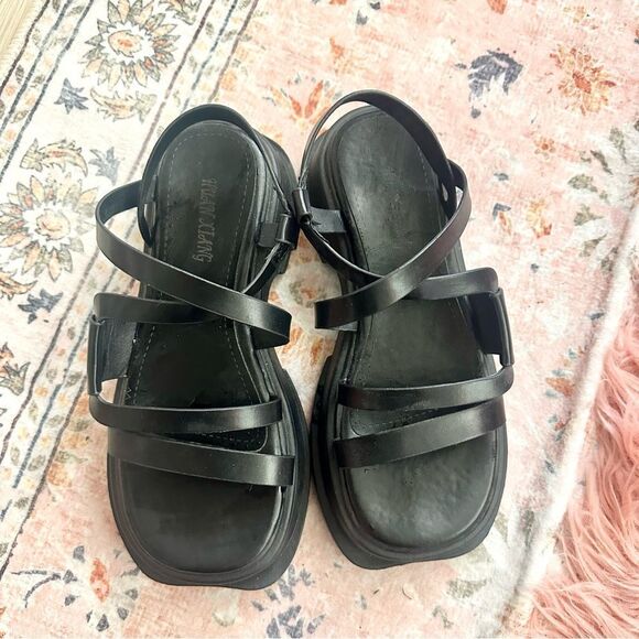 Chunky black sandals - Picture 3 of 4